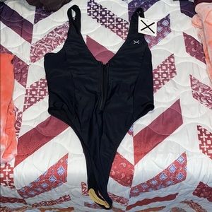 NEW WITH TAG M BLACK  BOUTINE LOS ANGELES